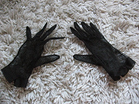 Отдается в дар черные кружевные перчатки