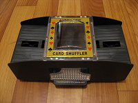 Отдается в дар Card Shuffler (шафл-машина, тасовщик карт)