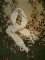 Отдается в дар Белый шарф