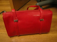 Отдается в дар Красная сумка prada — умелым ручкам будет рада! :)