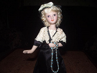 Отдается в дар Фарфоровая кукла «Дама эпохи» 2