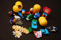 Отдается в дар kinder surprise toys киндер сюрприз 2009