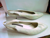 Отдается в дар Белые туфли — размер 35-36