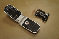 Отдается в дар Sony Ericsson Z310i (требует ремонта, пошарпан)