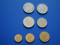 Отдается в дар Монеты франки и сантимы