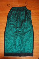 Отдается в дар Зеленое платье а поверх — черная прозрачная ткань.