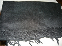 Отдается в дар Черный длинный теплый шарф