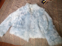 Отдается в дар меховая курточка голубая 46-48 размер