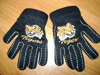 Отдается в дар Детские перчаточки с тигром