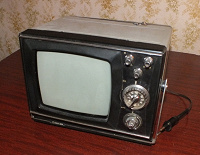 Отдается в дар Портативный ч/б телевизор Silelis 402D производства СССР.