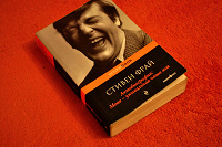 Отдается в дар Книга Стивена Фрая