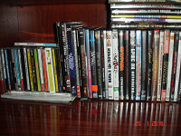 Отдается в дар DVD и CD-диски разные