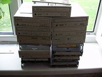 Отдается в дар CD-ROM и запчасти к ним