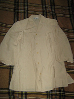 Отдается в дар Две блузочки и футболка — размер 48-50
