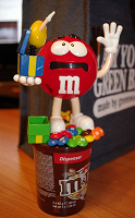 Отдается в дар Фигурка Красного из M&Ms