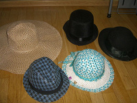 Отдается в дар шляпы для всей семьи)