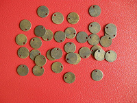 Отдается в дар Монетки металеві для біжурерії бронзового кольору