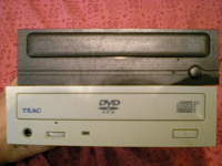 Отдается в дар CD\DVD приводы. 2 шт.
