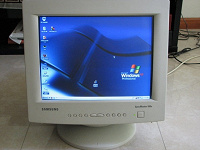 Отдается в дар ЭЛТ монитор Samsung Syncmaster 550s, 15 ".