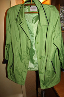 Отдается в дар Куртки-ветровки женские 56-58 размер.