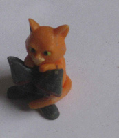 Отдается в дар Киндер фигурка кот