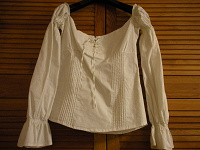Отдается в дар Баварская блузка для посещения пивных фестивалей:)