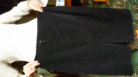 Отдается в дар Красивая черная юбка из искусственного бархатаили под замшу.
