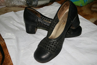 Отдается в дар Классные черные туфли сеточка.