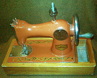 Отдается в дар Детская швейная машина советского периода