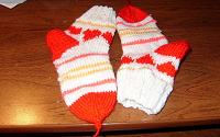 Отдается в дар Детские вязаные носочки с сердечками