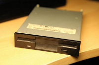 Отдается в дар флоппи дисковод FDD NEC 3.5 1.44mb черный… исправный