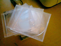 Отдается в дар 13 коробочек для дисков. Есть немного треснувшие и поцарапанные.