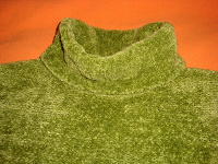 Отдается в дар Уютный салатовенький свитер