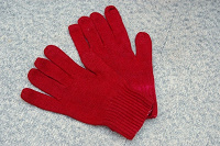 Отдается в дар Красные перчатки.