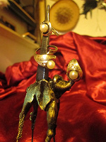 Отдается в дар Серебряный красивый комплект украшений с жемчугом для женщины.