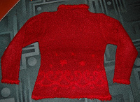 Отдается в дар Красный свитер.