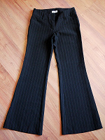 Отдается в дар Абсолютная классика: черные брюки в тонкую белую полоску.