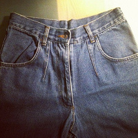 Отдается в дар джинсы классического средне-голубого цвета размер 44 — 46