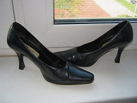 Отдается в дар женские туфли, кожа, размер 37,5.