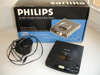 Отдается в дар СD-плеер Philips портативный и сумочка для плеера и дисков