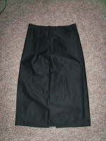 Отдается в дар юбка для особых случаев-черная длинная.