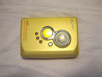 Отдается в дар радиолюбителю: неработающий кассетник Sony Walkman WM-FX521