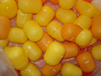 Отдается в дар Пластиковые яйца от киндер-сюрприза