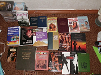 Отдается в дар Книги и диски, много-много, в т.ч. коллекционные