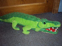 Отдается в дар игрушка крокодил