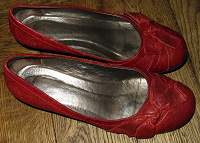 Отдается в дар красные туфельки-балетки