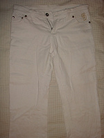 Отдается в дар белые джинсы