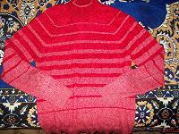 Отдается в дар Красный свитер!
