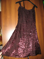Отдается в дар маленькое бордовое платье ;))