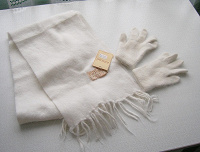 Отдается в дар Белые шарф и перчатки